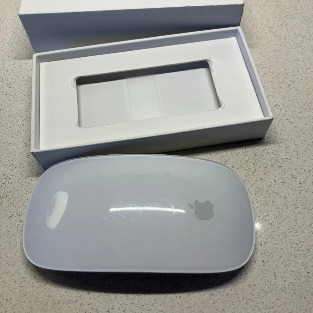 Beautiful Apple Magic Mouse (A1657) - MK2E3AM/A (Lightning Port) WORKS PERFECT